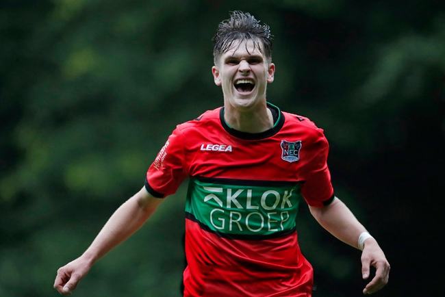 他在年初状 他在年初状